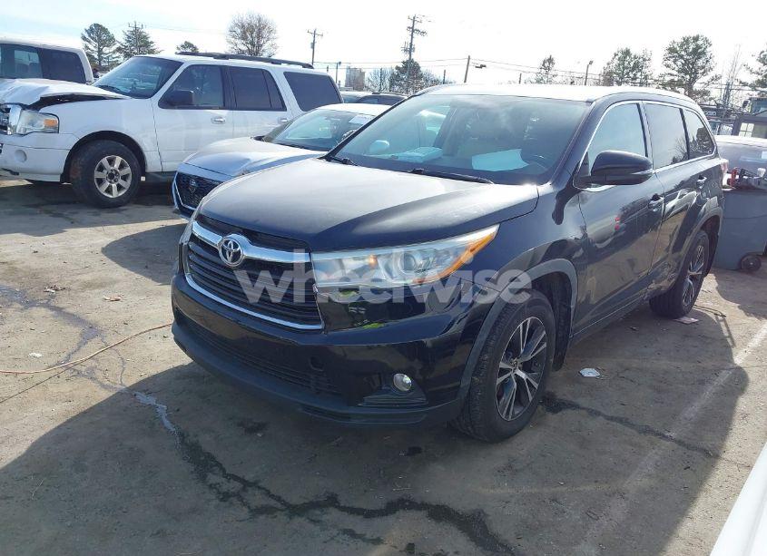 Photo 2 of 2016 Toyota Highlander XLE V6 (VIN 5TDJKRFH0GS283670)