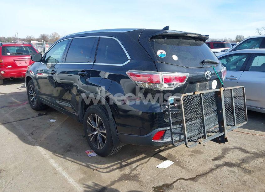 Photo 3 of 2016 Toyota Highlander XLE V6 (VIN 5TDJKRFH0GS283670)