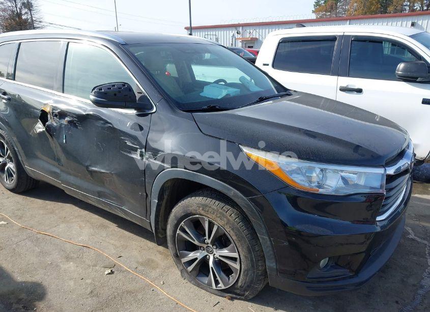 Photo 6 of 2016 Toyota Highlander XLE V6 (VIN 5TDJKRFH0GS283670)