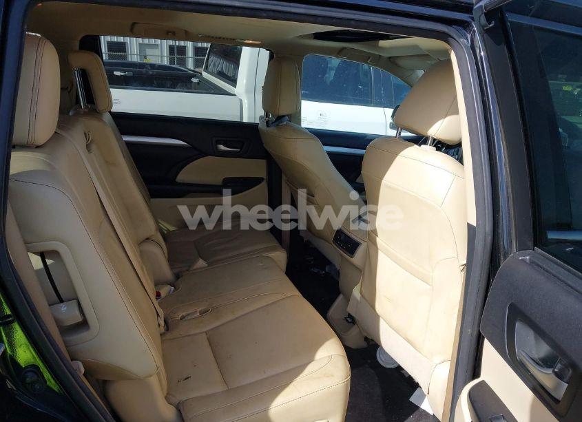 Photo 8 of 2016 Toyota Highlander XLE V6 (VIN 5TDJKRFH0GS283670)