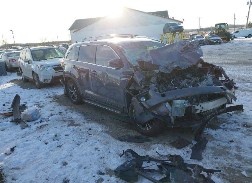 2016 Toyota Highlander XLE V6 (VIN 5TDJKRFH0GS310799) main photo