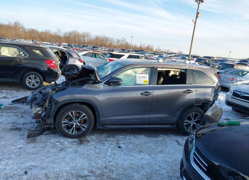 Photo 14 of 2016 Toyota Highlander XLE V6 (VIN 5TDJKRFH0GS310799)