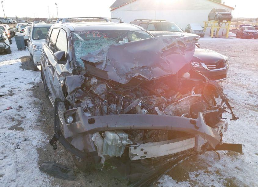 Photo 6 of 2016 Toyota Highlander XLE V6 (VIN 5TDJKRFH0GS310799)