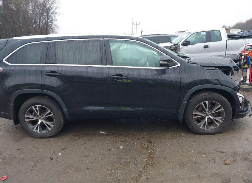 Photo 14 of 2016 Toyota Highlander XLE V6 (VIN 5TDJKRFH0GS322659)