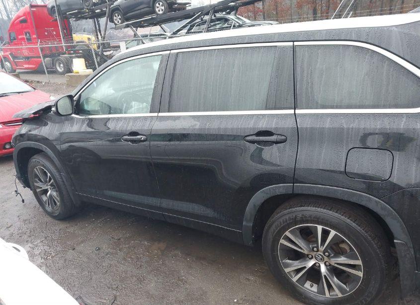 Photo 15 of 2016 Toyota Highlander XLE V6 (VIN 5TDJKRFH0GS322659)