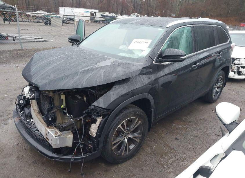 Photo 2 of 2016 Toyota Highlander XLE V6 (VIN 5TDJKRFH0GS322659)