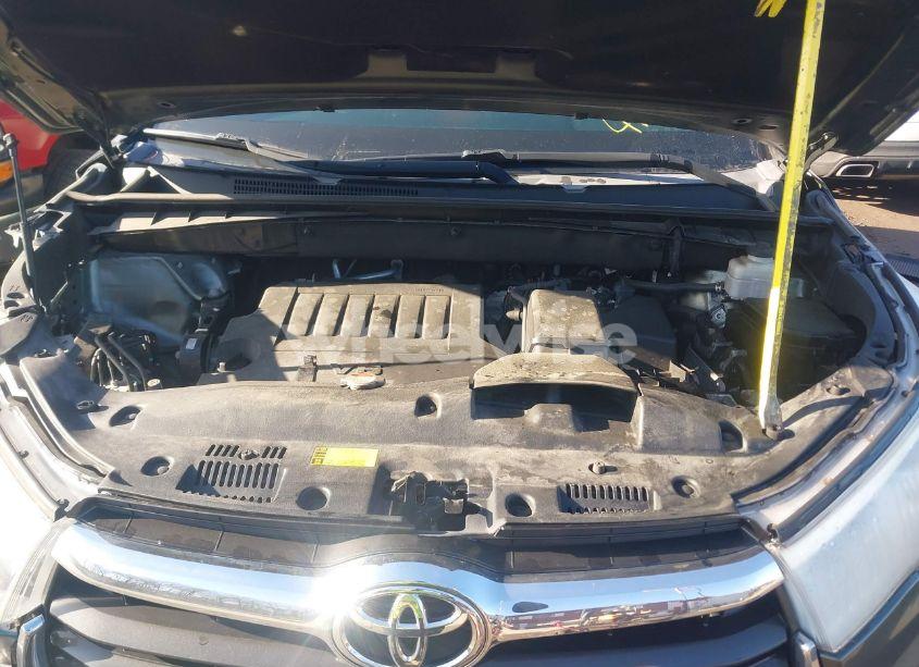 Photo 10 of 2016 Toyota Highlander XLE V6 (VIN 5TDJKRFH0GS343981)