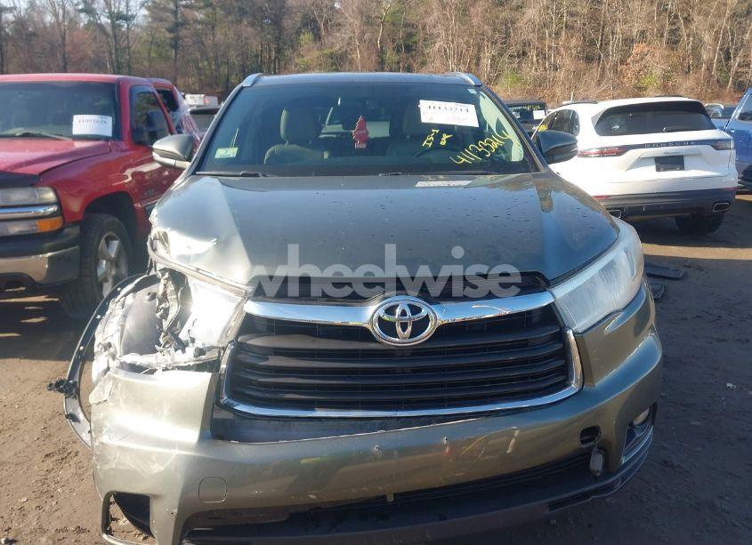 Photo 12 of 2016 Toyota Highlander XLE V6 (VIN 5TDJKRFH0GS343981)