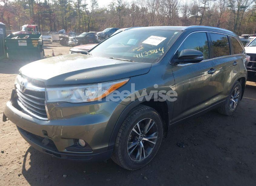 Photo 2 of 2016 Toyota Highlander XLE V6 (VIN 5TDJKRFH0GS343981)