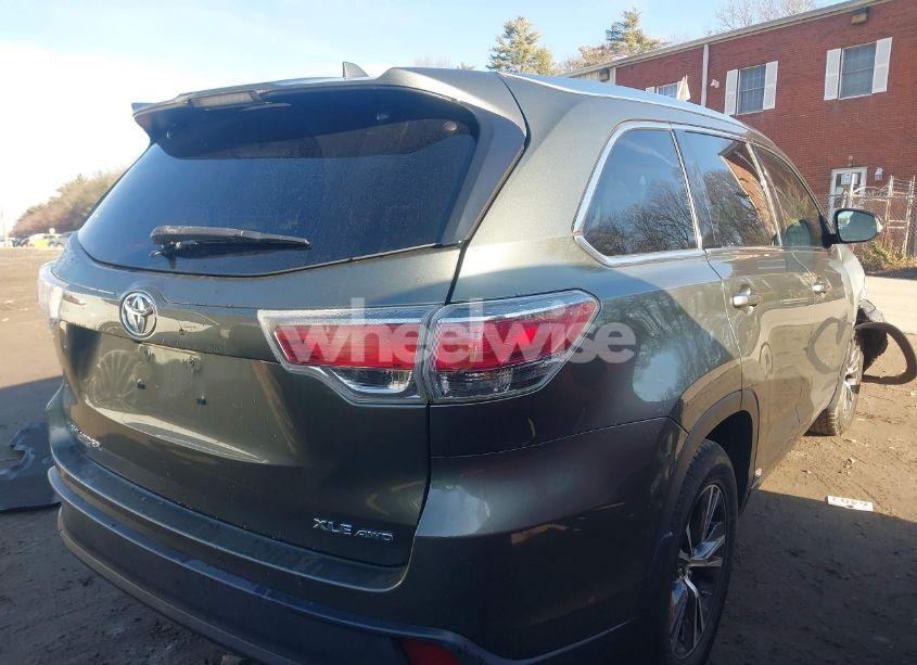 Photo 4 of 2016 Toyota Highlander XLE V6 (VIN 5TDJKRFH0GS343981)