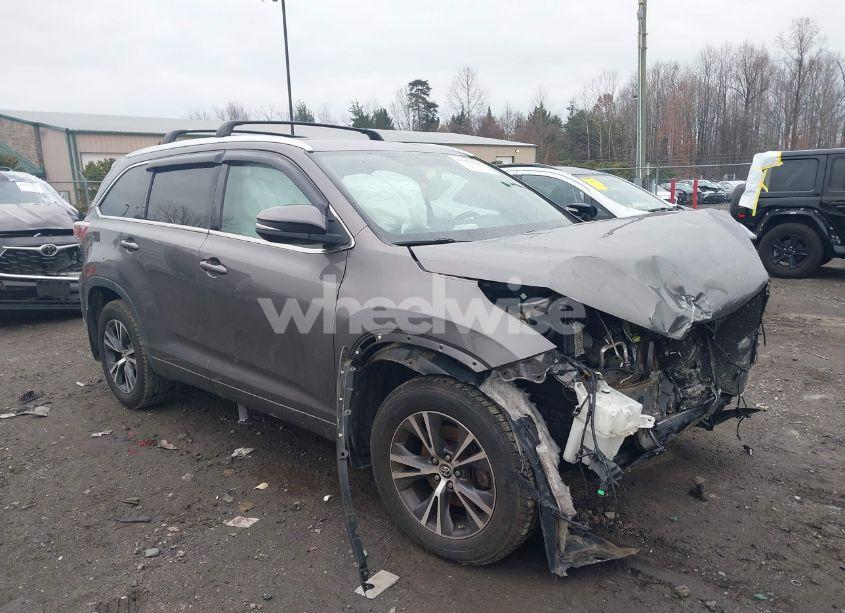 2016 Toyota Highlander XLE V6 (VIN 5TDJKRFH0GS506578) main photo