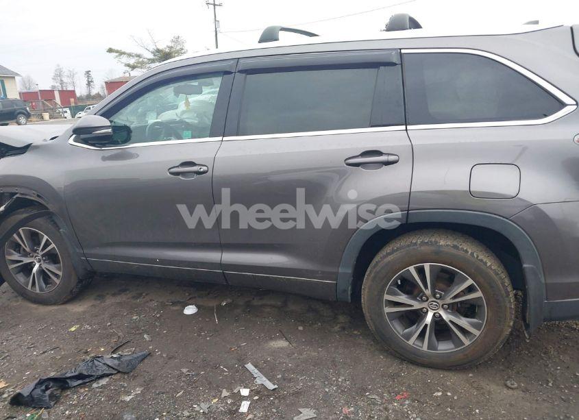 Photo 13 of 2016 Toyota Highlander XLE V6 (VIN 5TDJKRFH0GS506578)