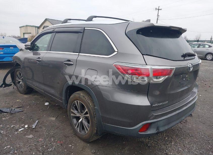 Photo 3 of 2016 Toyota Highlander XLE V6 (VIN 5TDJKRFH0GS506578)