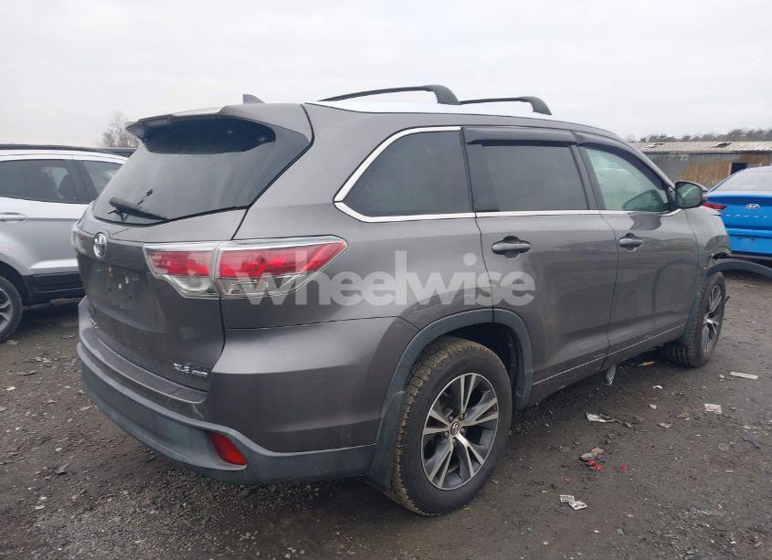 Photo 4 of 2016 Toyota Highlander XLE V6 (VIN 5TDJKRFH0GS506578)