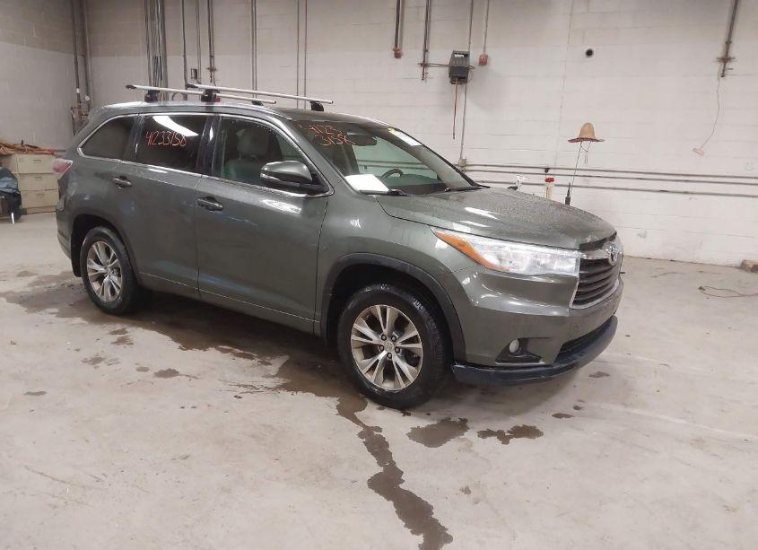 2015 Toyota Highlander XLE V6 (VIN 5TDJKRFH1FS126003) main photo