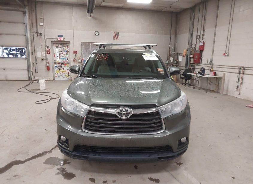Photo 12 of 2015 Toyota Highlander XLE V6 (VIN 5TDJKRFH1FS126003)
