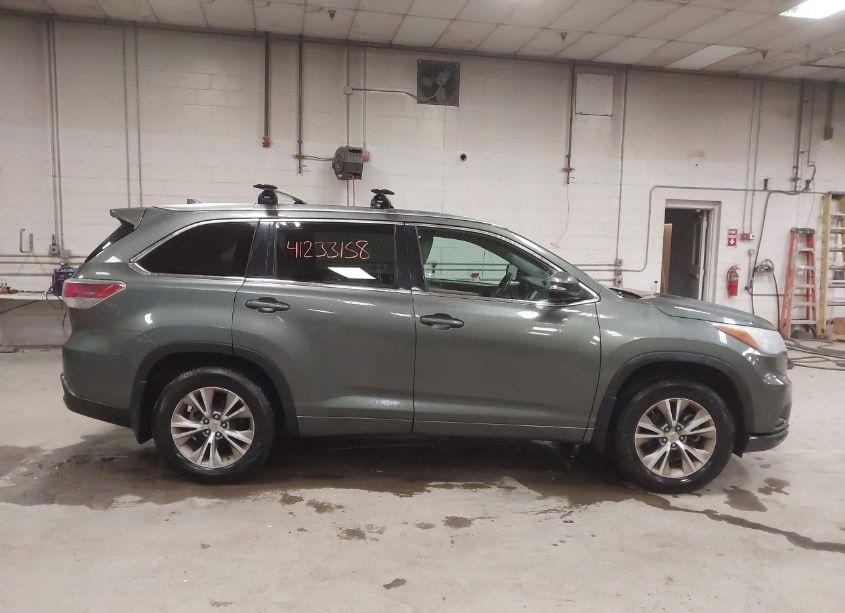 Photo 13 of 2015 Toyota Highlander XLE V6 (VIN 5TDJKRFH1FS126003)