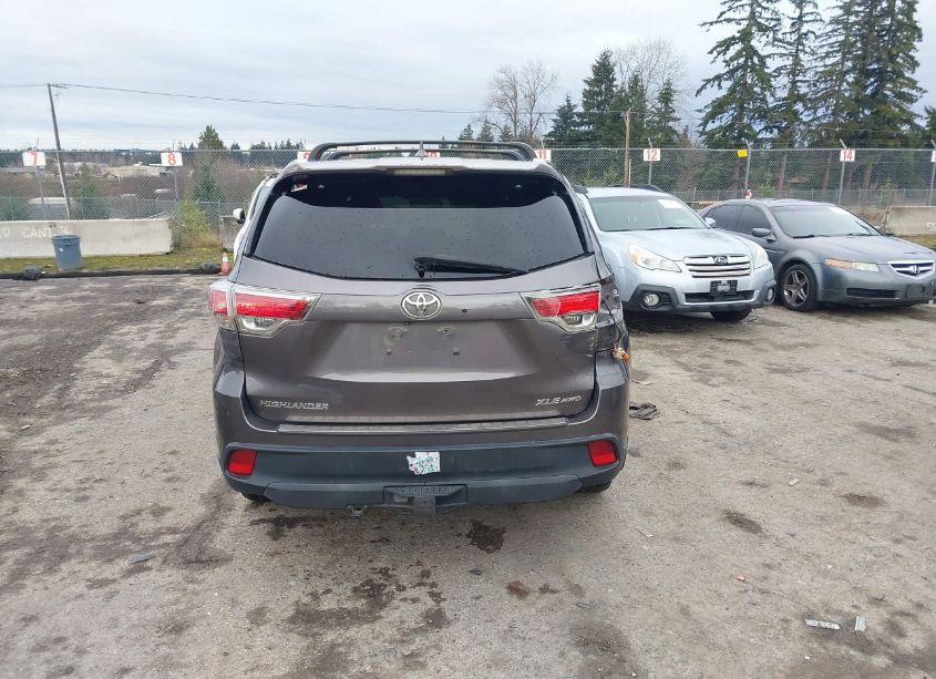 Photo 16 of 2015 Toyota Highlander XLE V6 (VIN 5TDJKRFH1FS154660)