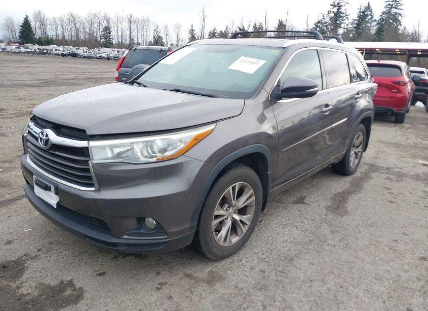 Photo 2 of 2015 Toyota Highlander XLE V6 (VIN 5TDJKRFH1FS154660)