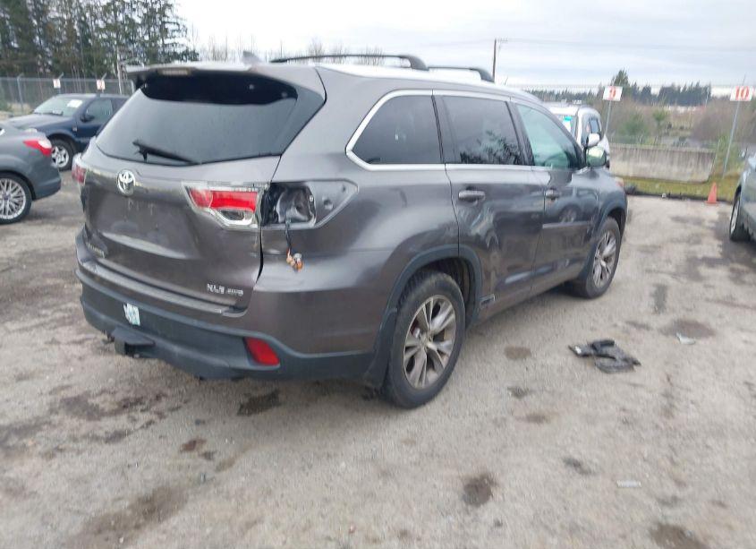 Photo 4 of 2015 Toyota Highlander XLE V6 (VIN 5TDJKRFH1FS154660)