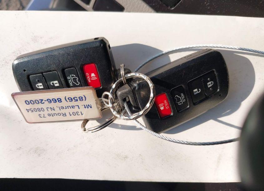 Photo 11 of 2015 Toyota Highlander XLE V6 (VIN 5TDJKRFH1FS175976)