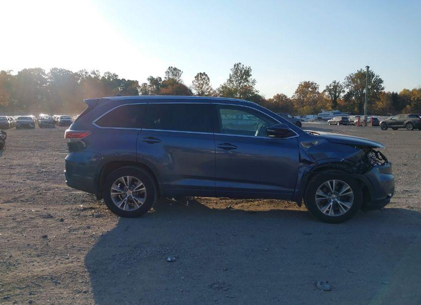 Photo 13 of 2015 Toyota Highlander XLE V6 (VIN 5TDJKRFH1FS175976)