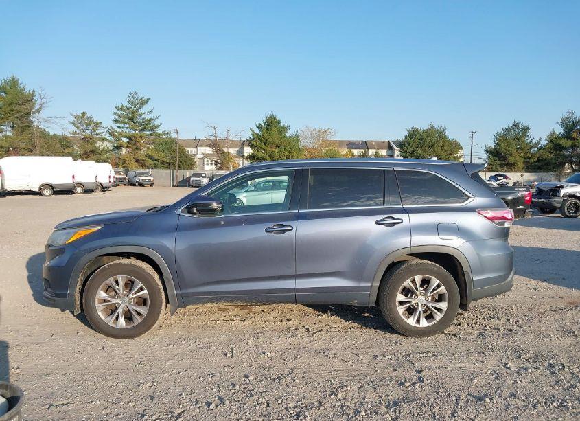 Photo 14 of 2015 Toyota Highlander XLE V6 (VIN 5TDJKRFH1FS175976)
