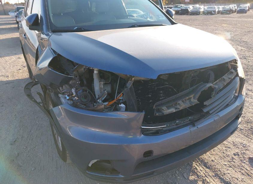 Photo 6 of 2015 Toyota Highlander XLE V6 (VIN 5TDJKRFH1FS175976)