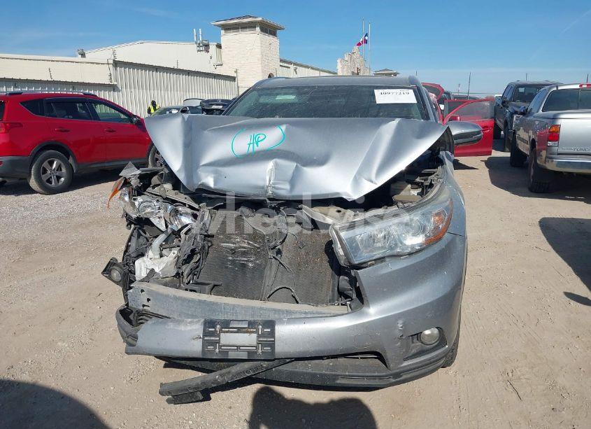 Photo 12 of 2016 Toyota Highlander XLE V6 (VIN 5TDJKRFH1GS285752)