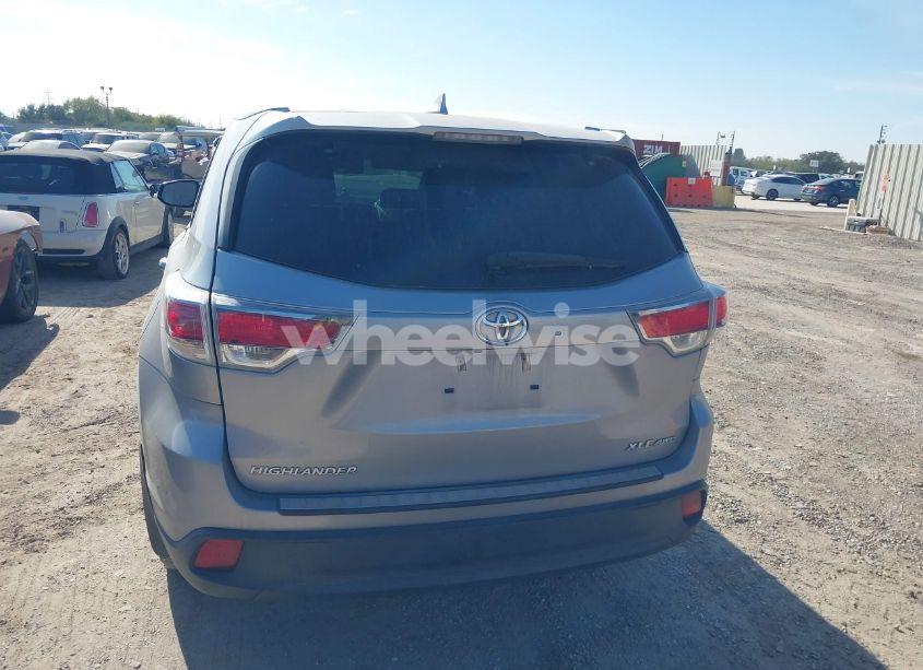 Photo 16 of 2016 Toyota Highlander XLE V6 (VIN 5TDJKRFH1GS285752)