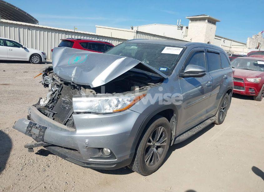 Photo 2 of 2016 Toyota Highlander XLE V6 (VIN 5TDJKRFH1GS285752)