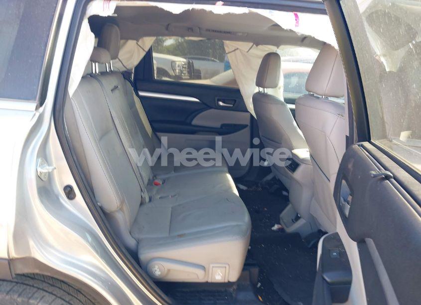 Photo 8 of 2016 Toyota Highlander XLE V6 (VIN 5TDJKRFH1GS285752)