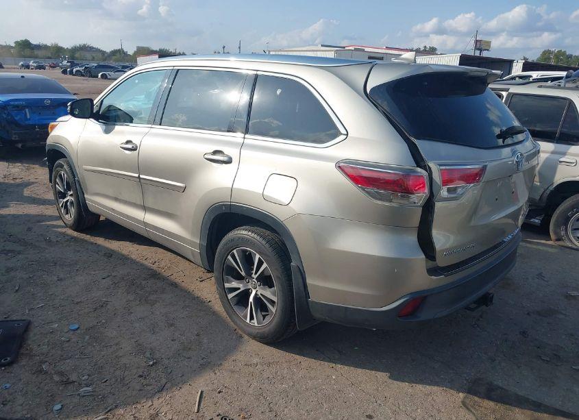 Photo 3 of 2016 Toyota Highlander XLE V6 (VIN 5TDJKRFH1GS303425)