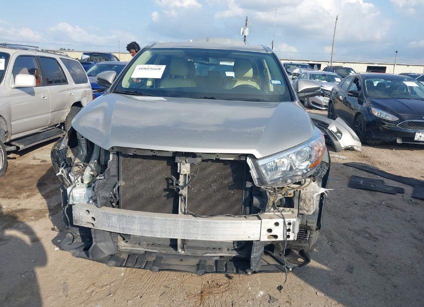 Photo 6 of 2016 Toyota Highlander XLE V6 (VIN 5TDJKRFH1GS303425)