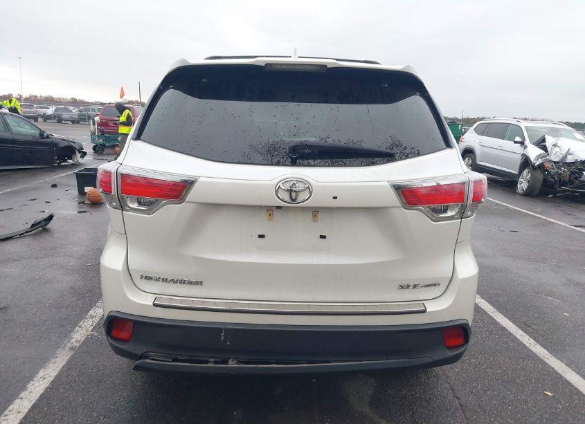 Photo 16 of 2016 Toyota Highlander XLE V6 (VIN 5TDJKRFH1GS319981)