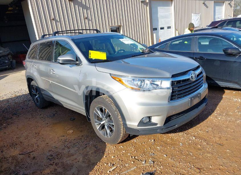 2016 Toyota Highlander XLE V6 (VIN 5TDJKRFH1GS331225) main photo
