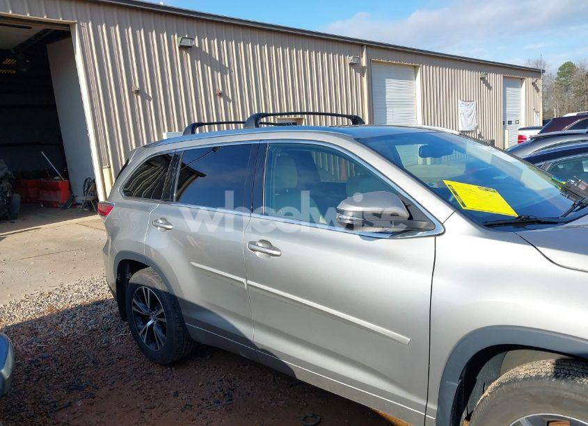 Photo 13 of 2016 Toyota Highlander XLE V6 (VIN 5TDJKRFH1GS331225)