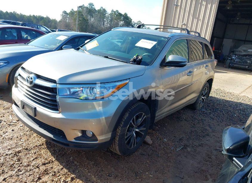 Photo 2 of 2016 Toyota Highlander XLE V6 (VIN 5TDJKRFH1GS331225)