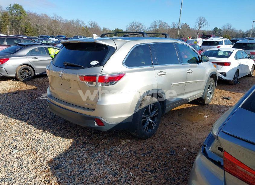 Photo 4 of 2016 Toyota Highlander XLE V6 (VIN 5TDJKRFH1GS331225)
