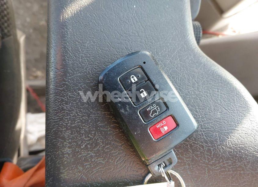 Photo 11 of 2016 Toyota Highlander XLE V6 (VIN 5TDJKRFH1GS338269)