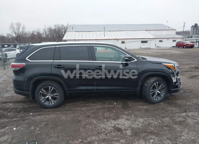 Photo 13 of 2016 Toyota Highlander XLE V6 (VIN 5TDJKRFH1GS338269)