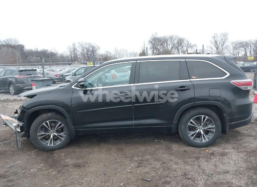 Photo 14 of 2016 Toyota Highlander XLE V6 (VIN 5TDJKRFH1GS338269)