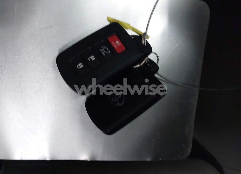 Photo 11 of 2014 Toyota Highlander XLE V6 (VIN 5TDJKRFH2ES041444)