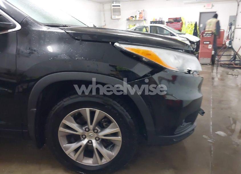 Photo 17 of 2014 Toyota Highlander XLE V6 (VIN 5TDJKRFH2ES041444)