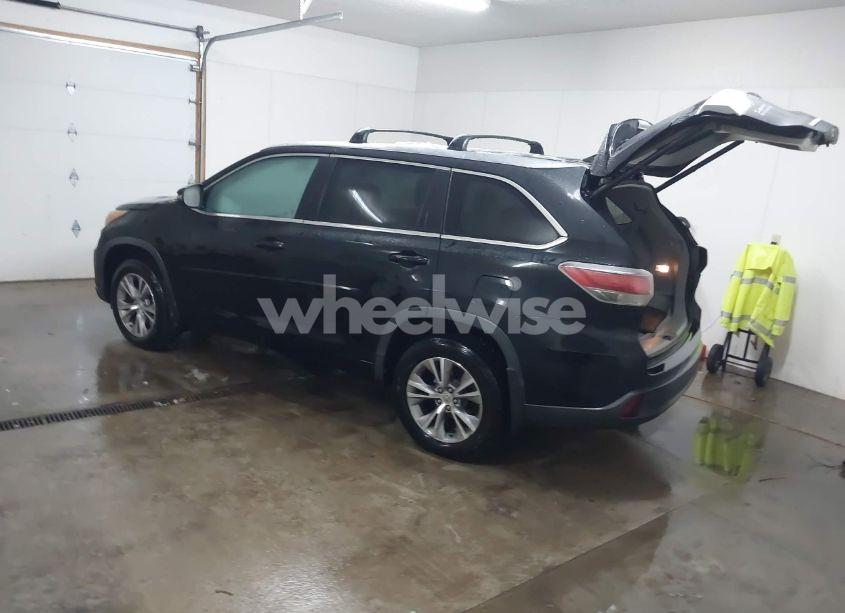 Photo 3 of 2014 Toyota Highlander XLE V6 (VIN 5TDJKRFH2ES041444)