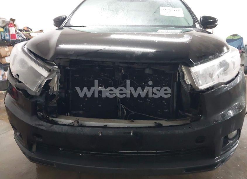 Photo 6 of 2014 Toyota Highlander XLE V6 (VIN 5TDJKRFH2ES041444)