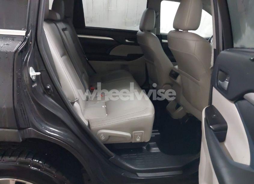 Photo 8 of 2014 Toyota Highlander XLE V6 (VIN 5TDJKRFH2ES041444)