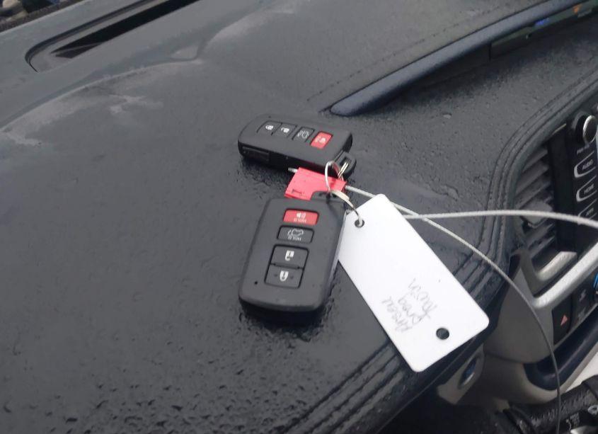 Photo 11 of 2016 Toyota Highlander XLE V6 (VIN 5TDJKRFH2GS342069)