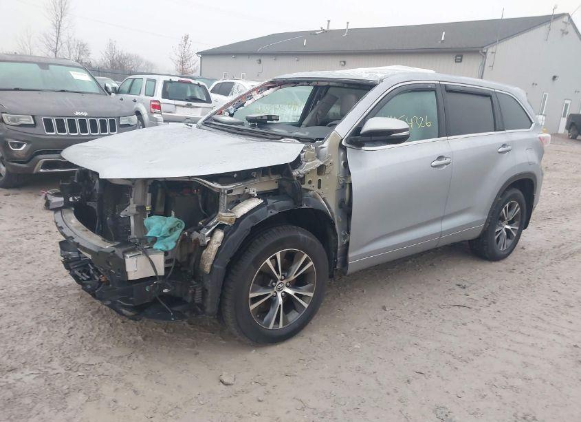 Photo 2 of 2016 Toyota Highlander XLE V6 (VIN 5TDJKRFH2GS342069)
