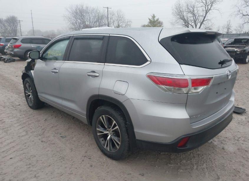 Photo 3 of 2016 Toyota Highlander XLE V6 (VIN 5TDJKRFH2GS342069)